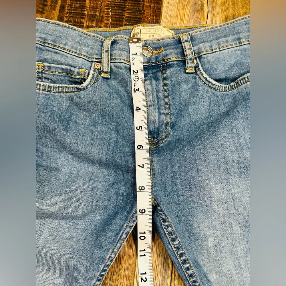 Free Peopke Busted Knee Skinny Jeans. Size 26. EUC - Picture 5 of 7